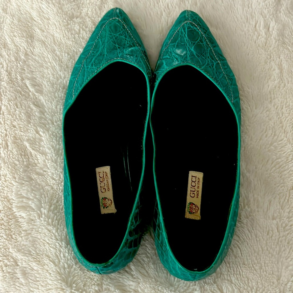 Gucci Vintage, alligator shoes. Lightly worn,
Stunning!